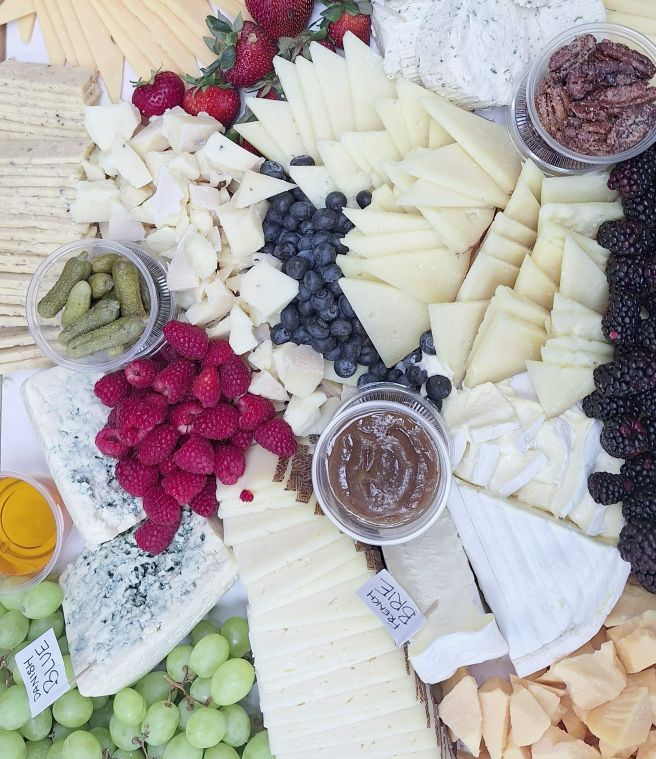 Artisan Cheese Board — Feeds 8–12 — 12 ct