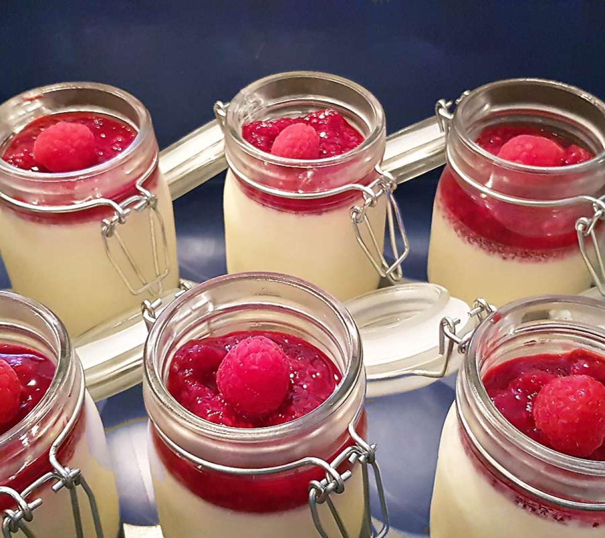 Panna Cotta mit Himbeersauce Panna Cotta mit Himbeersauce