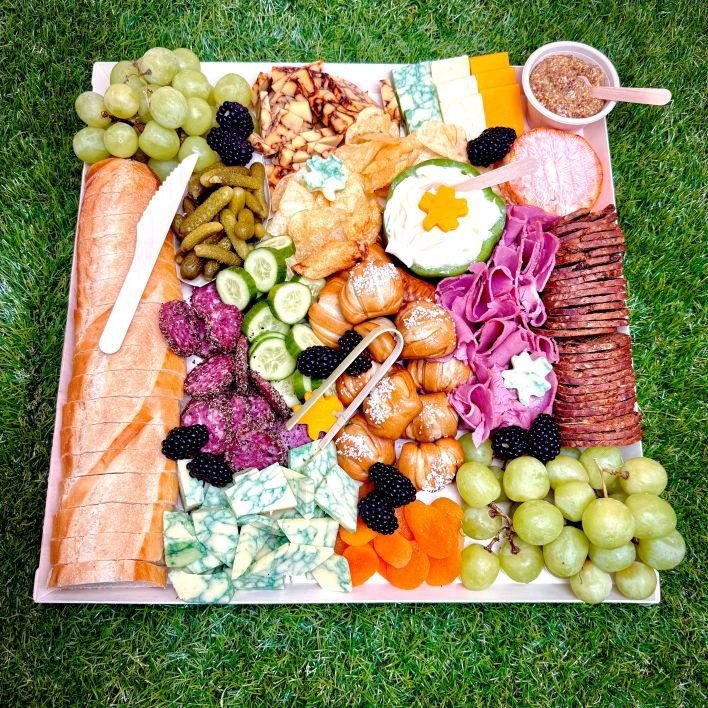 ST PATTY'S DAY 10 PERSON BOARD