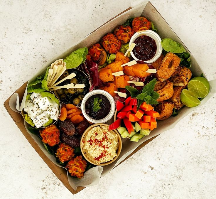 Veg Christmas Grazing Box (8-10 people) (No Attribute)