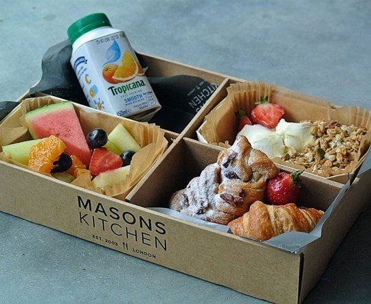 Vegan or without gluten breakfast box