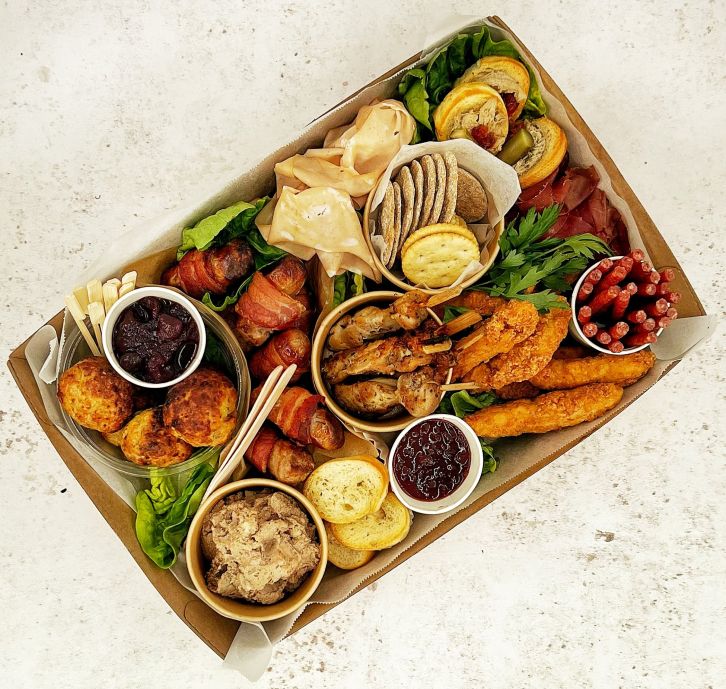 Meaty Christmas Grazing Box (8-10 people) (No Attribute)