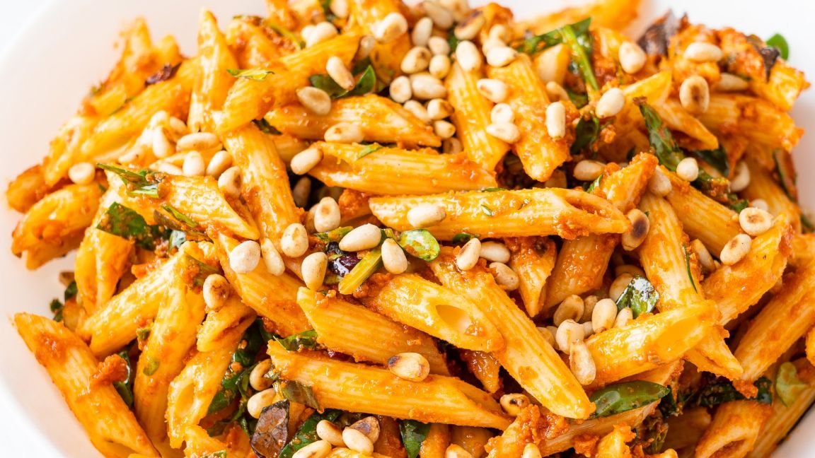 Red Pesto & Pinenut Salad (Sharing Bowl)