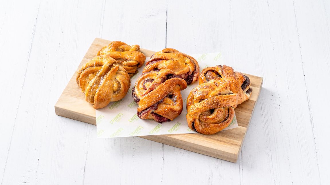 Pastry Knot Selection (6)