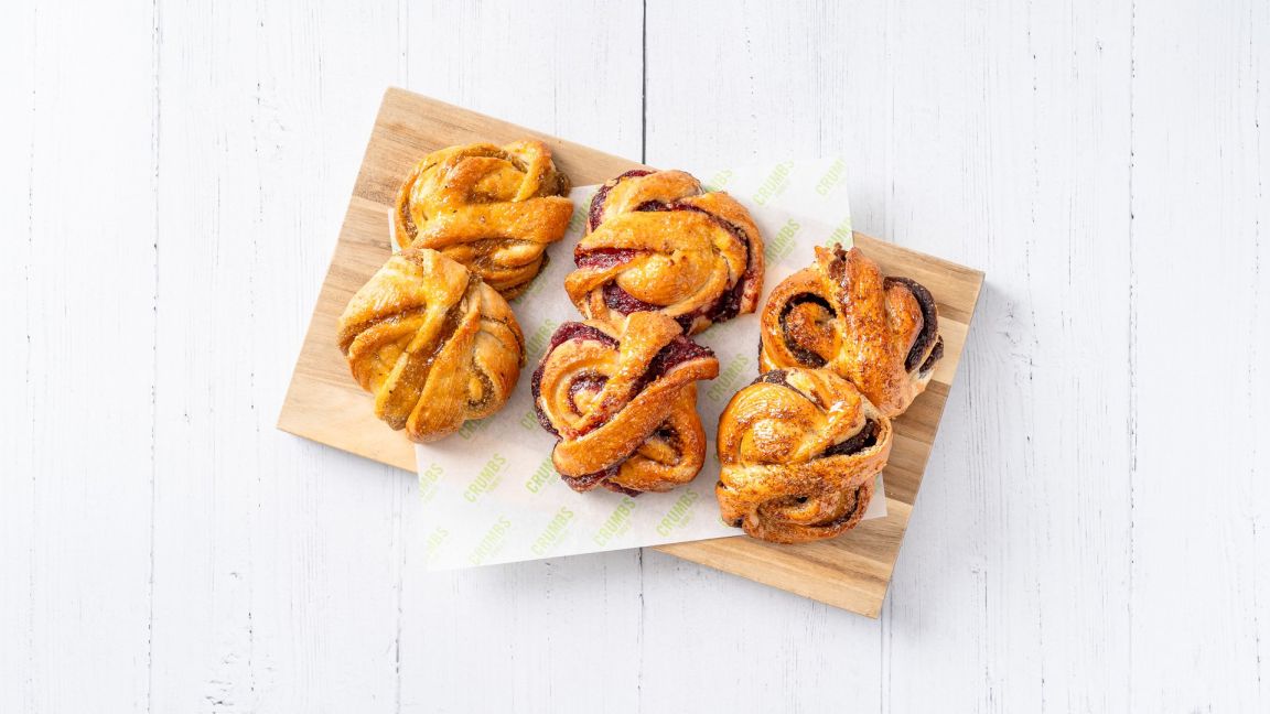 Pastry Knot Selection (6)