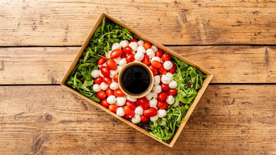 Mozzarella Jingle Bell Wreath (Large Salad Box)