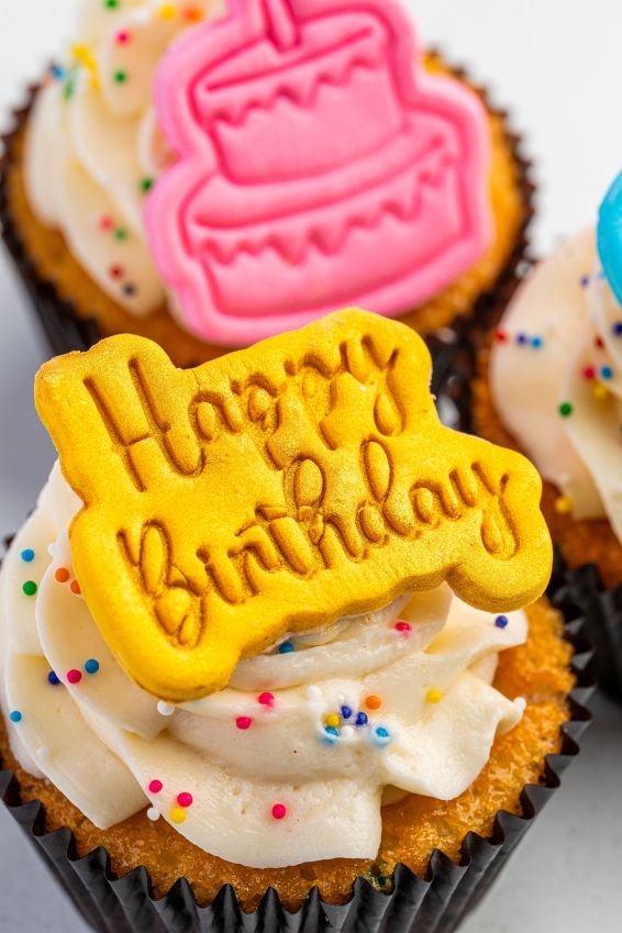 Fondant topper - "Happy Birthday"