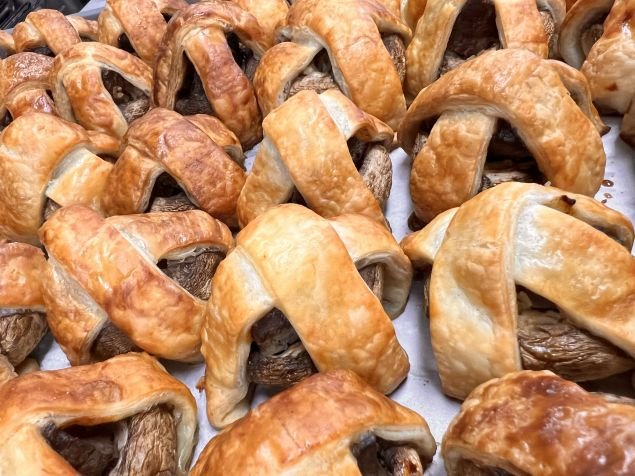 Beef Wellington w/ Hollandaise Sauce