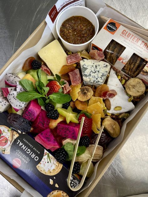 Cheese & Fruit Platter (M)