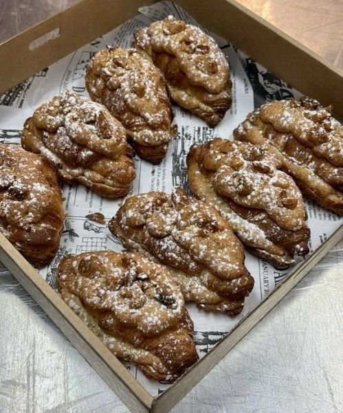 Lemon myrtle, Macadamia & almond mini croissant 