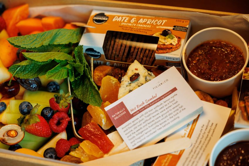 Cheese & Fruit Platter (L)