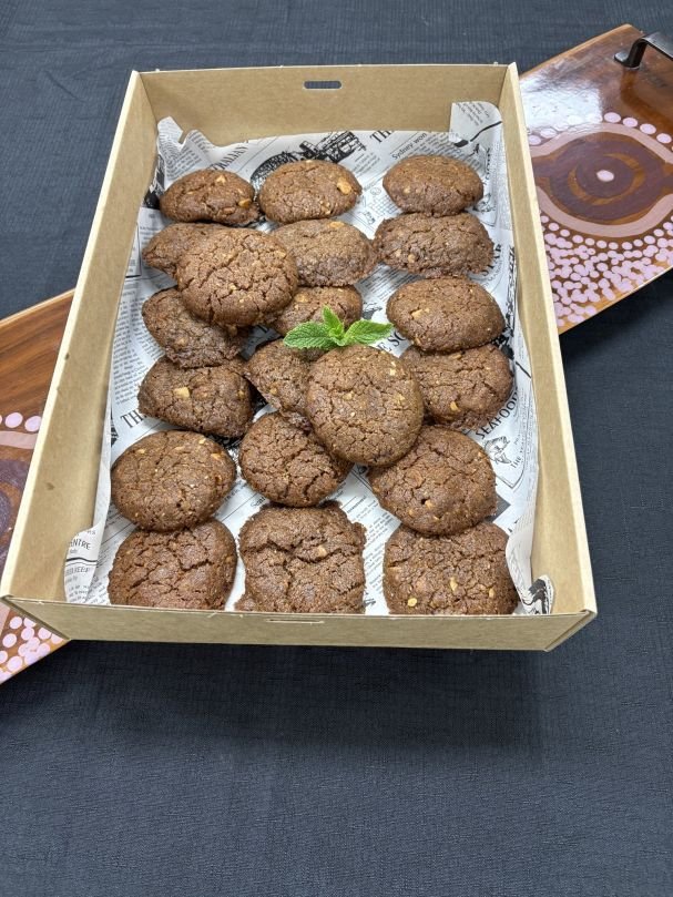 Native Caramel Spice & Macadamia Biscuit