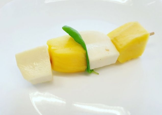 Mango-Mozzarella-Spieß