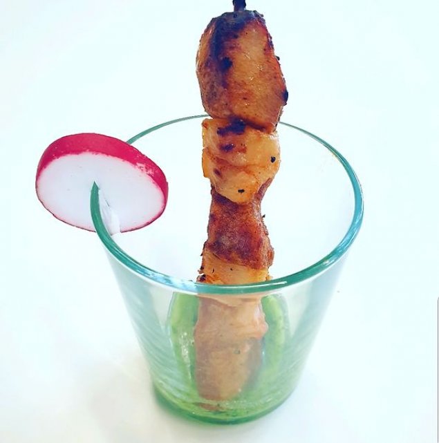 Hähnchen-Ananas-Spieß mit Dip