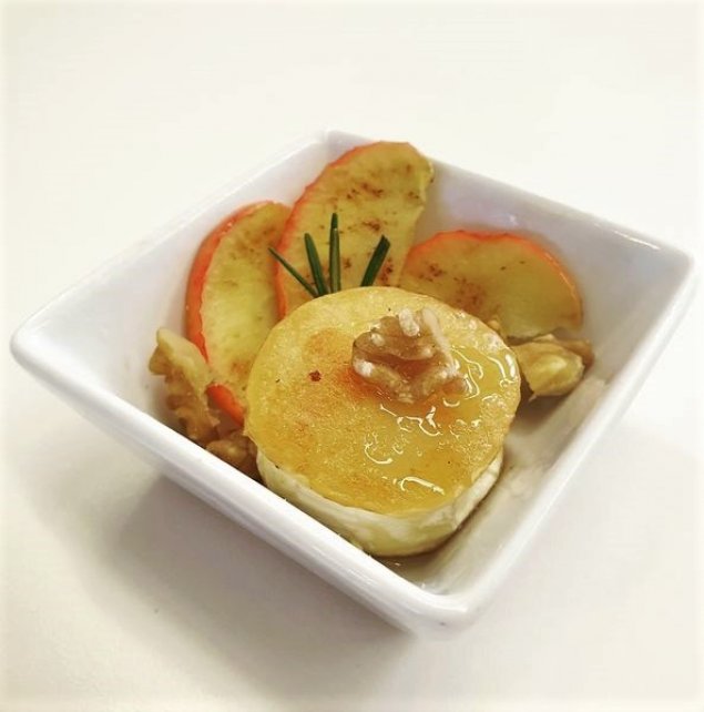 Ziegenkäse-Taler mit Apfel