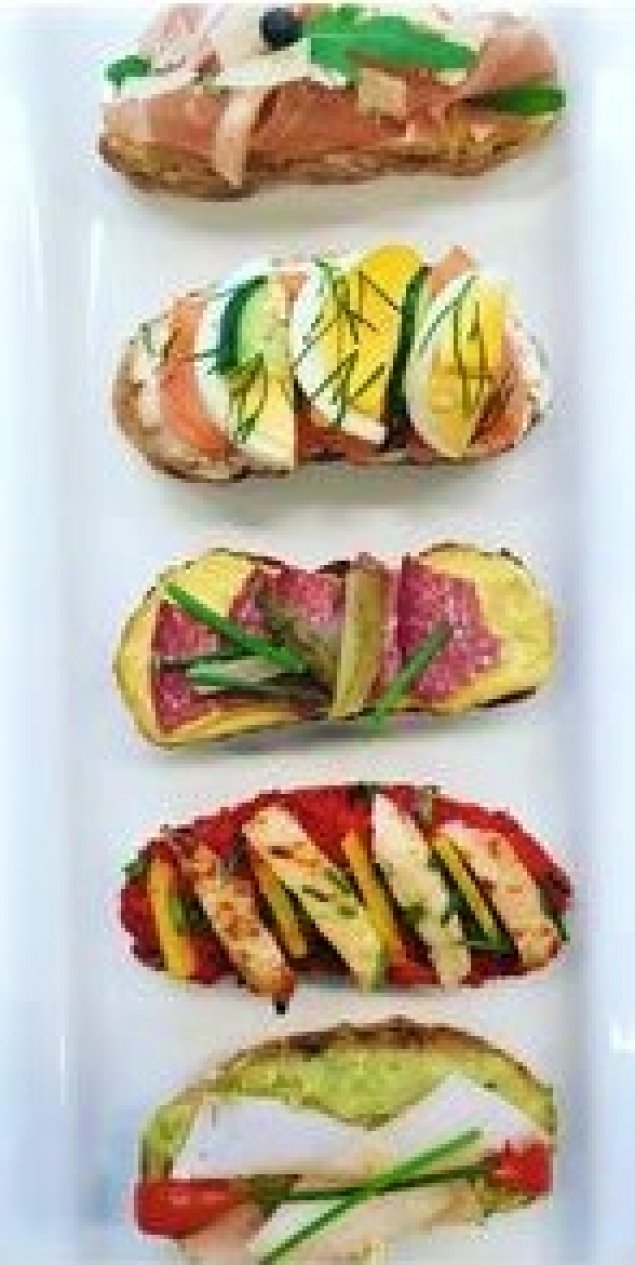 Gemischte Canapés Fleisch & Fisch Gemischte Canapés Fleisch & Fisch