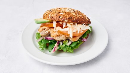 Vollkorn-Burger mit Hähnchenbrust