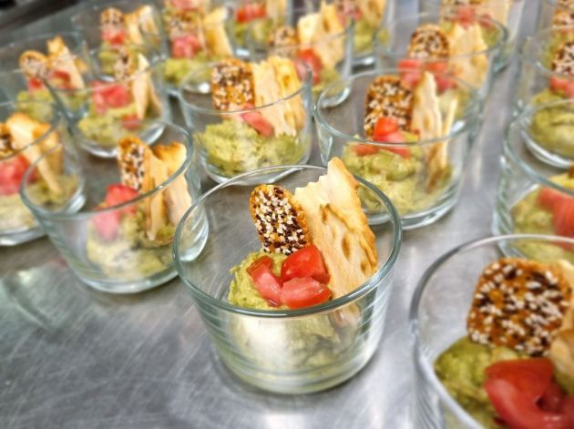 Guacamole mit Crackern