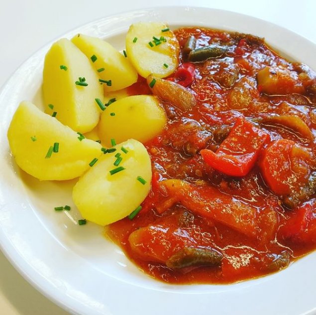 Gemüse-Gulasch mit Kartoffeln