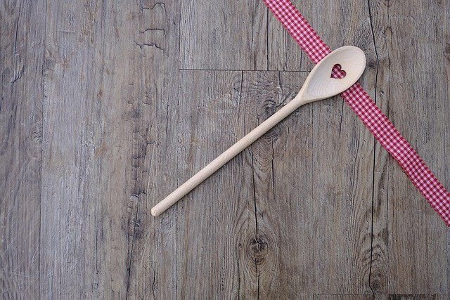 Spinatknödel in Waldpilzsauce mit Parmesan und gerösteten Sonnenblumenkernen