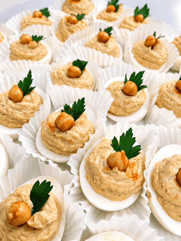 Gefüllte Eier mit Hummus