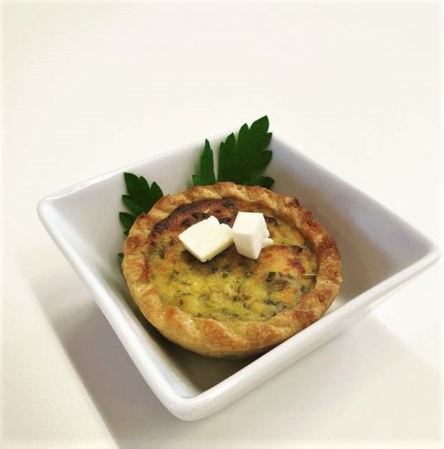 Mini Quiche mit Spinat und Feta