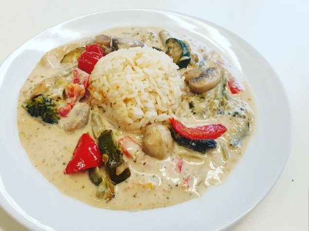 Gemüse in Erdnuss-Kokosmilch-Sauce
