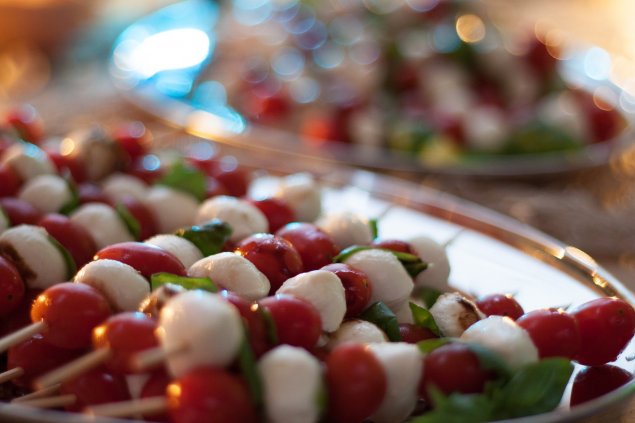 Tomaten-Mozzarella-Spieße