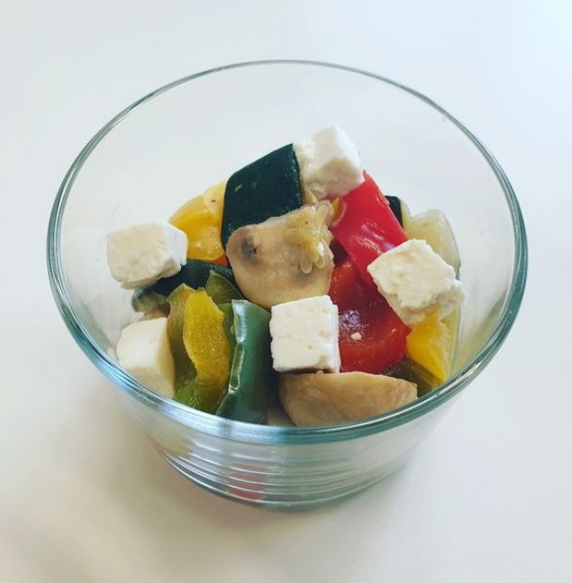 Mini Antipasti-Salat mit Feta