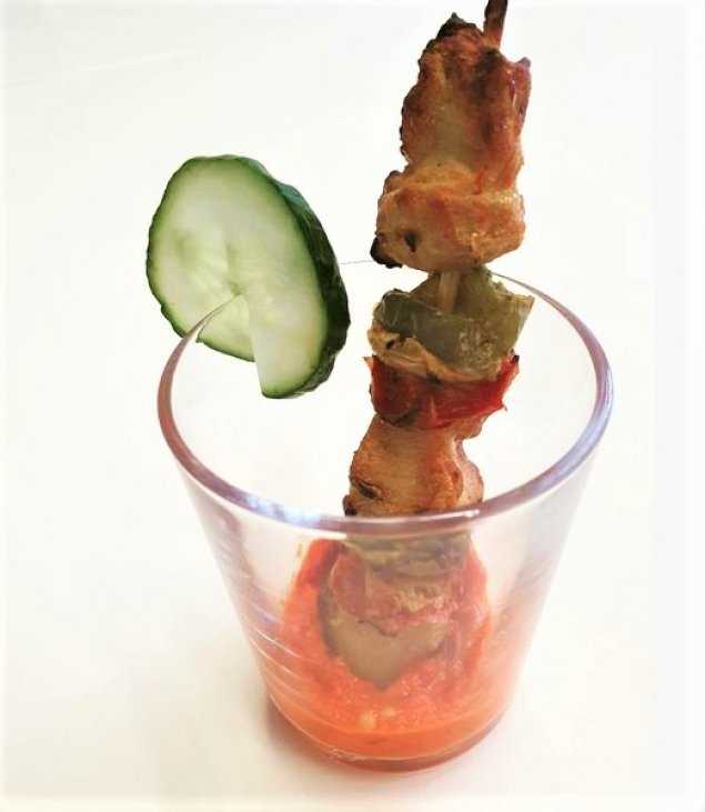 Hähnchen-Paprika-Spieß mit Dip