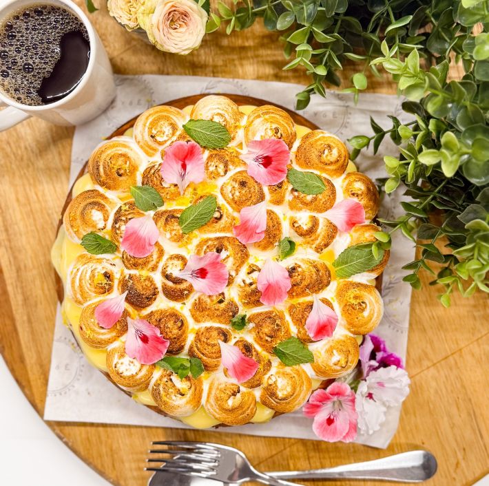 Yuzu-Lemon Meringue & Biscoff Cheesecake