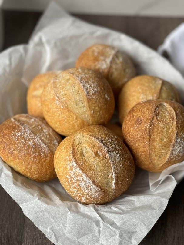 12 Sourdough Dinner Rolls (vegan)