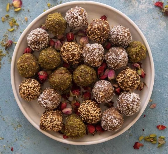 Walnut Date Balls (1pcs)