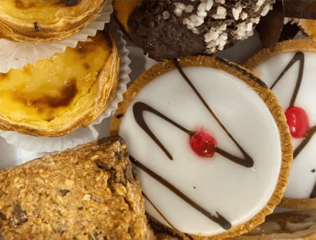 Mixed cake selection box