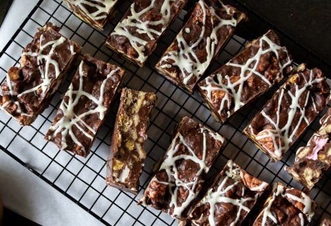 Honeycomb Rocky Road box - 14 slices