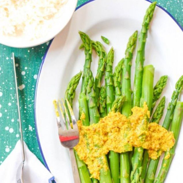 Poached asparagus with mustard sauce (quart)