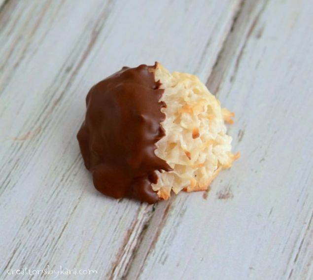 Chocolate dipped macaroons (lb)