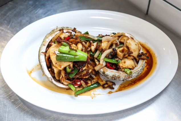 Cooked Live Wild Blacklip Abalone (250-300g each) 2pcs Per Serve