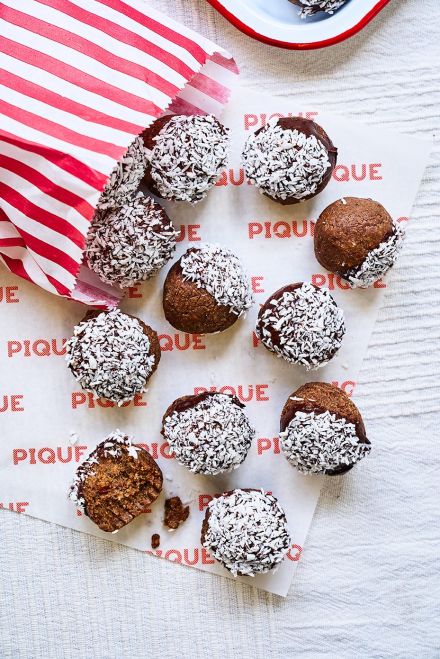 Peanut & date energy balls