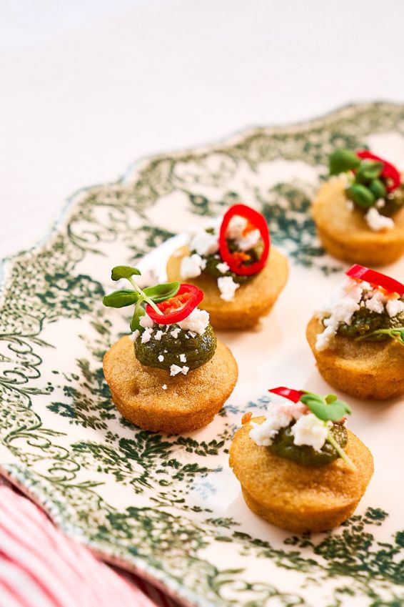 Brown butter cornbread with green mole, pickled chil & feta