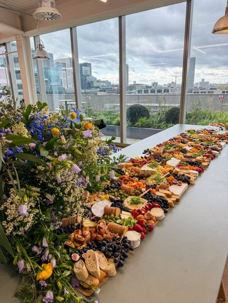 Large Floral and Foliage Display x 1