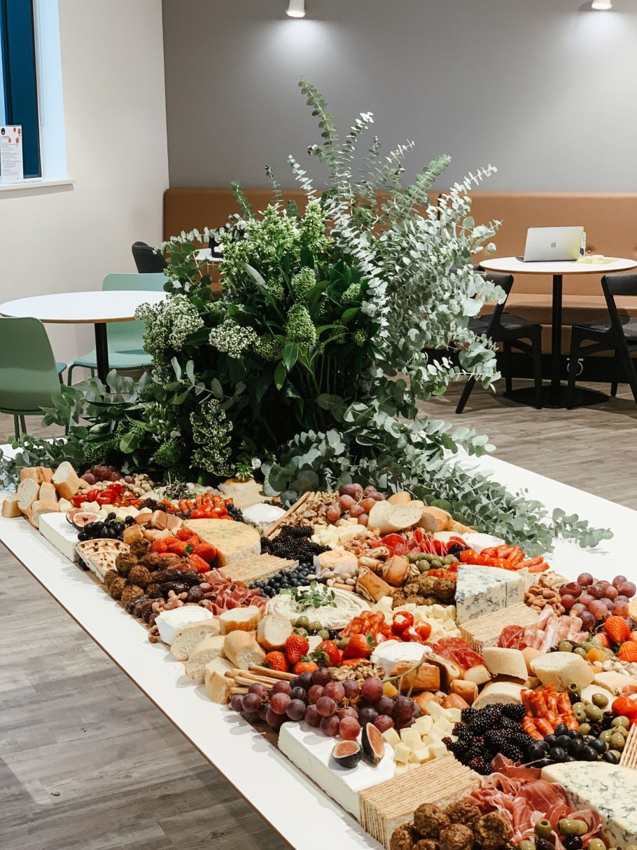 Small Floral and Foliage Display x 1