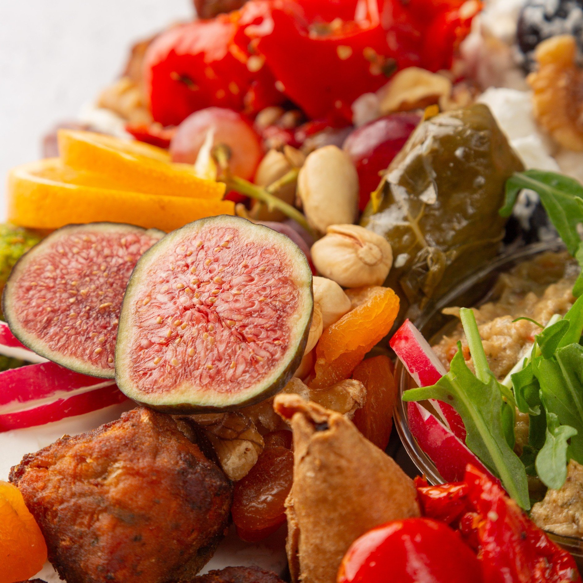 Small Middle Eastern Platter with Pitta Bread - Feeds 7