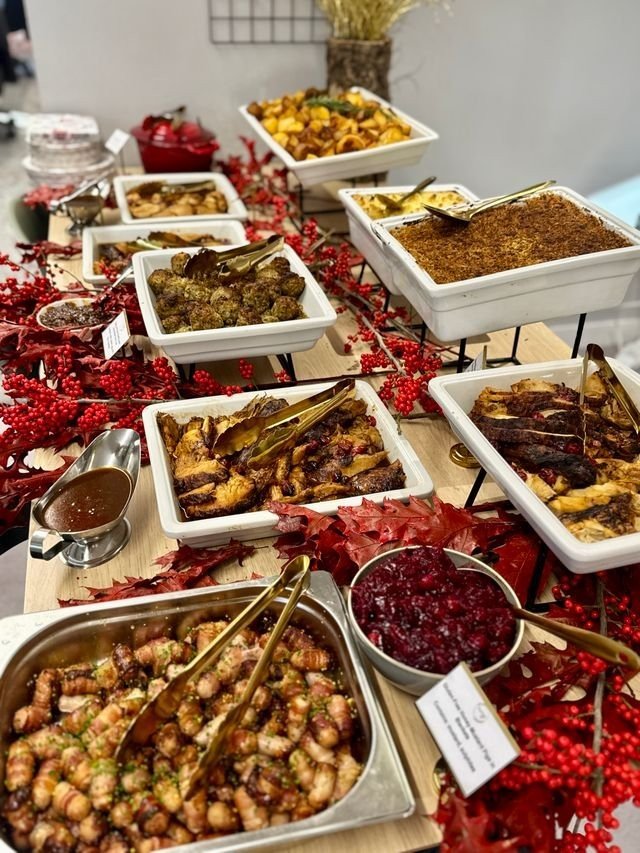 Hot Christmas Lunch Table for 75+ Guests