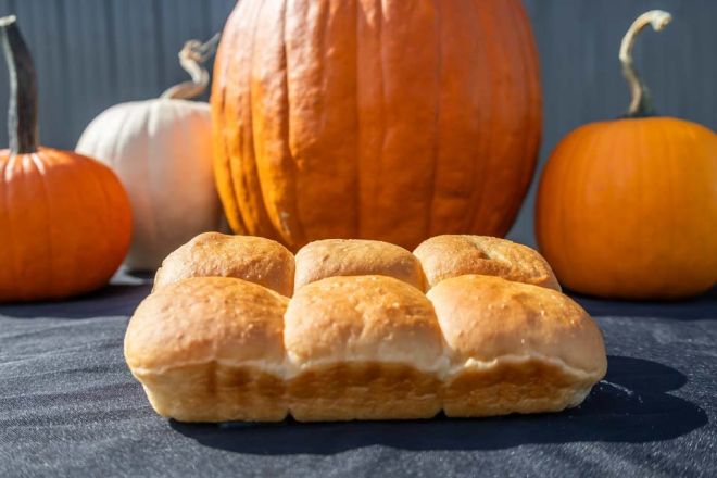 Dinner Rolls (12 pull apart)