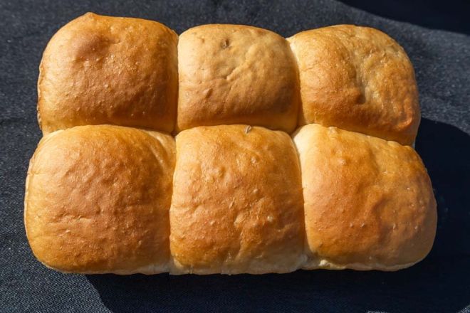 Dinner Rolls (4 Pieces) 