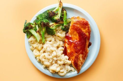 Barbecue chicken with macaroni and cheese and greens