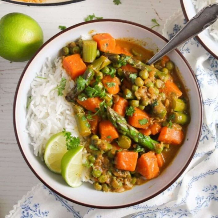 Curry chickpea with rice and asparagus
