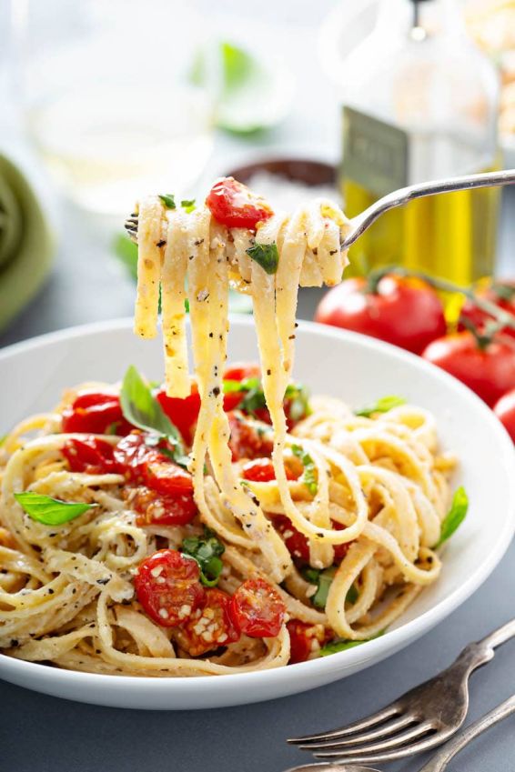Creamy garlic pasta with roasted tomatoes