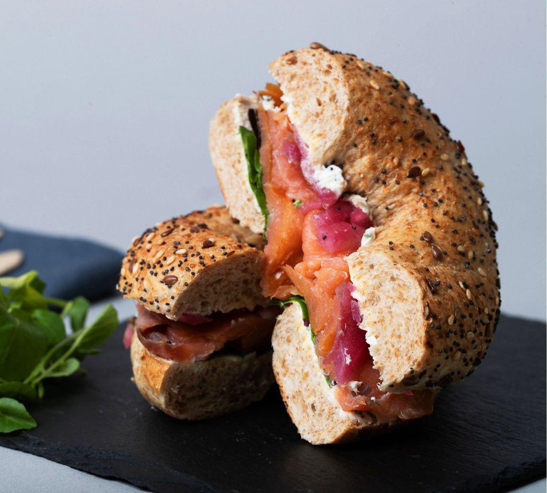 Smoked salmon, cream cheese & chives bagel